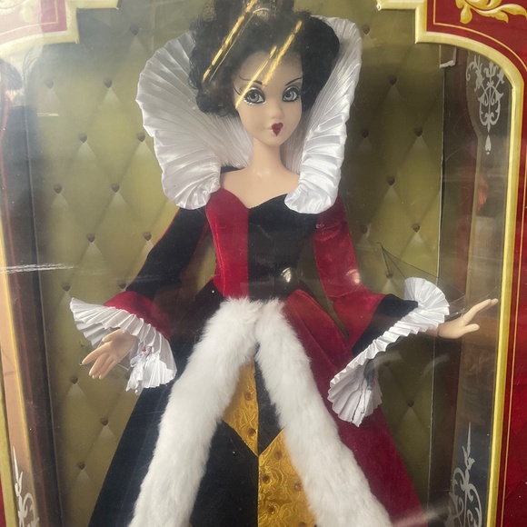 DISNEY QUEEN OF HEARTS 500 PCS LTD DOLL RARE - Picture 8 of 9